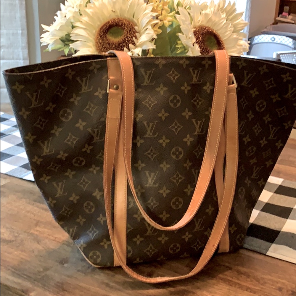 Louis Vuitton Authentic bag—- Reserved